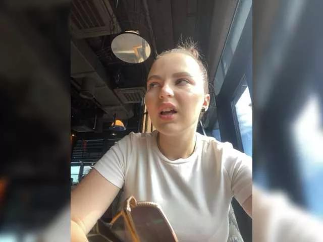-Alexa-18- on BongaCams 