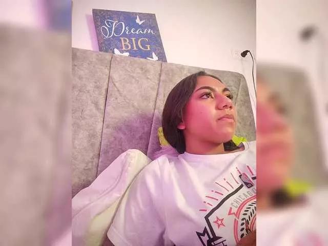 Offline Alahia on BongaCams