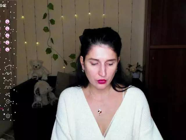 AliannaSoloKisses on BongaCams 
