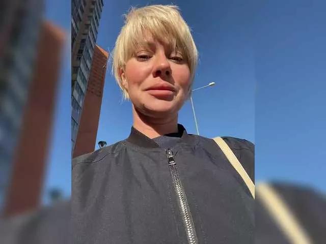 Freechat AlisaBlackFox on BongaCams