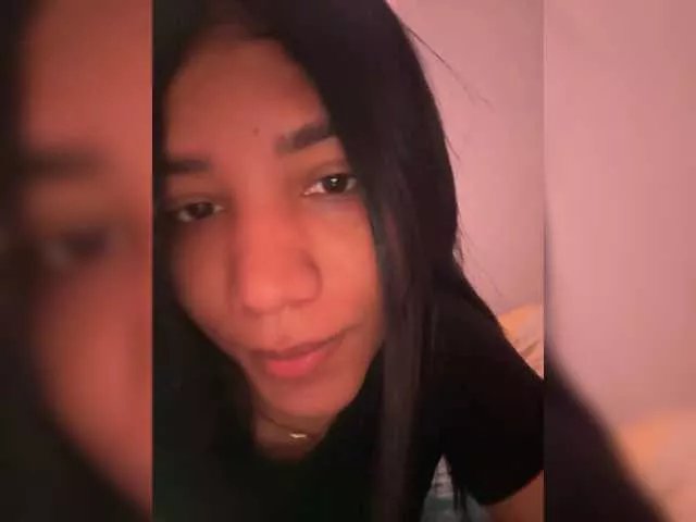 Offline Alissarhys on BongaCams