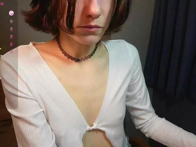 AllyAlice on BongaCams 