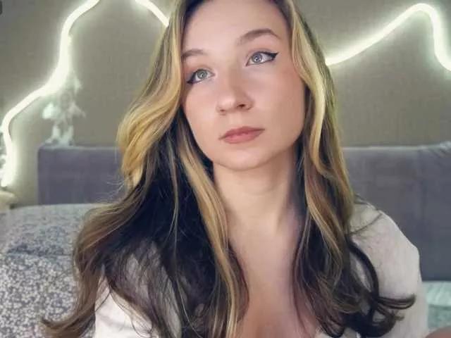 alyyyson on BongaCams 