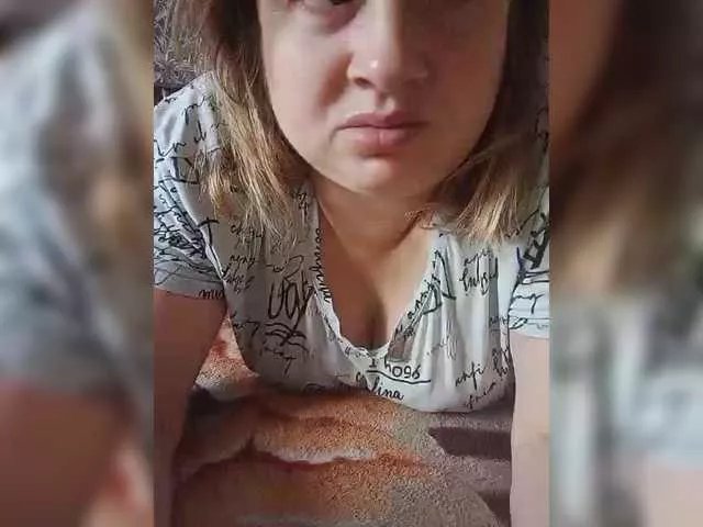 Offline Arinka85 on BongaCams