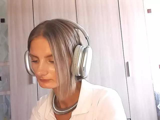 AuroraRow on BongaCams