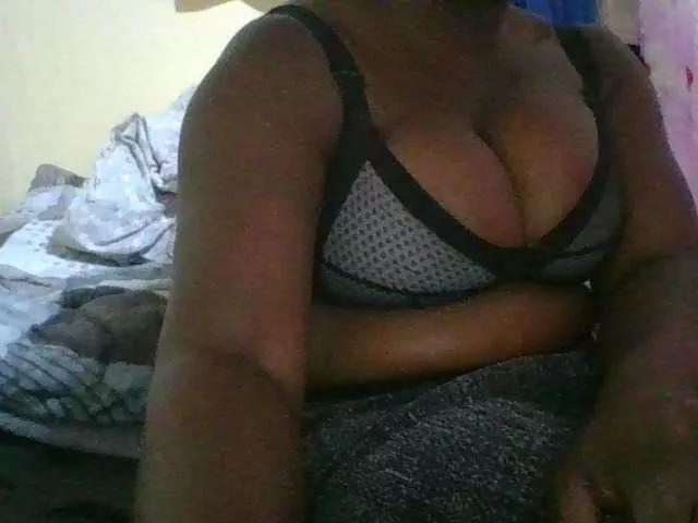 bigboobies2 on BongaCams 