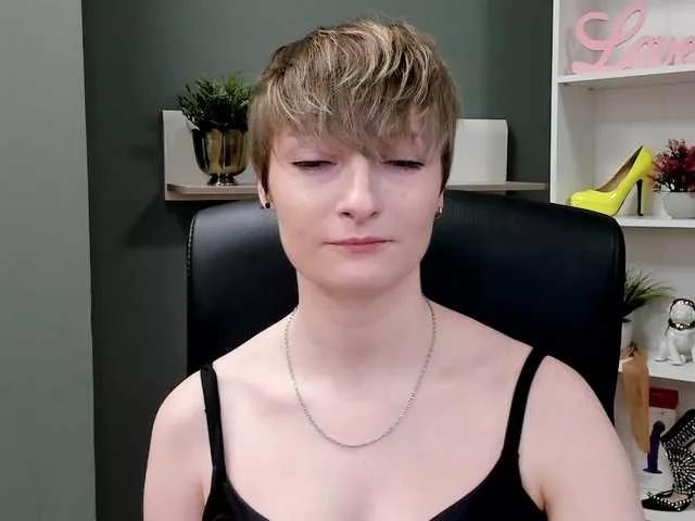 Discover BlairPlay, she wants to masturbate for you BlairPlay from BongaCams