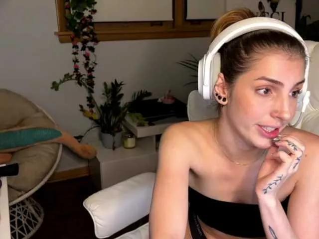 Offline Breakingamber on BongaCams