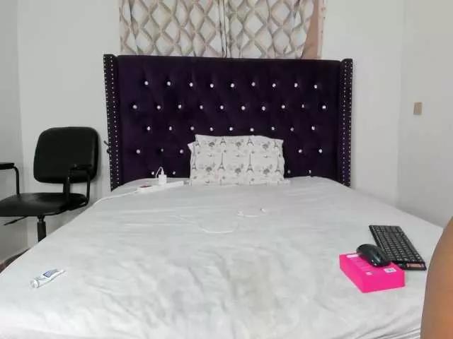 Offline Busty-Bree on BongaCams