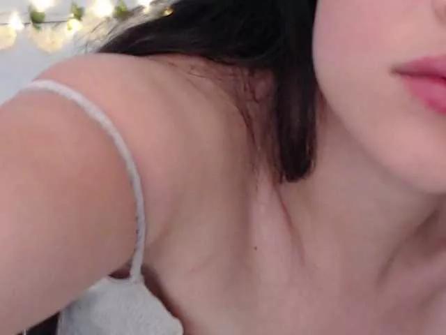 caamila on BongaCams 