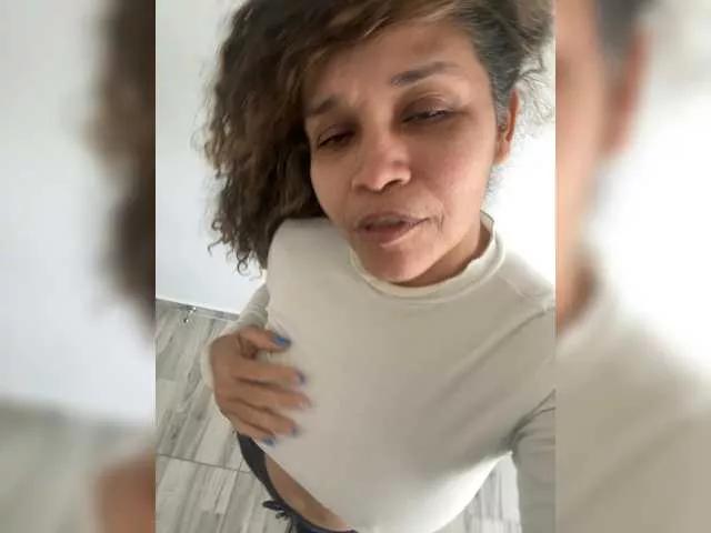 Offline Candela-lat on BongaCams