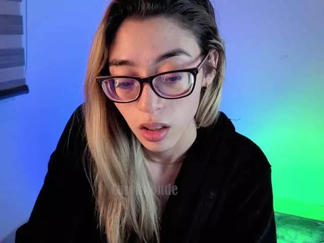 Charlotte-glasses on BongaCams 
