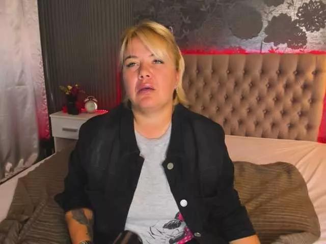 Freechat CurlyDream on BongaCams