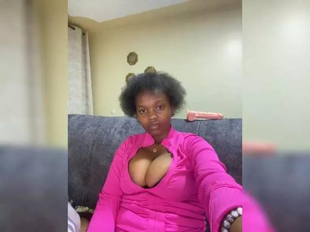 Curvy-maxy9 from BongaCams