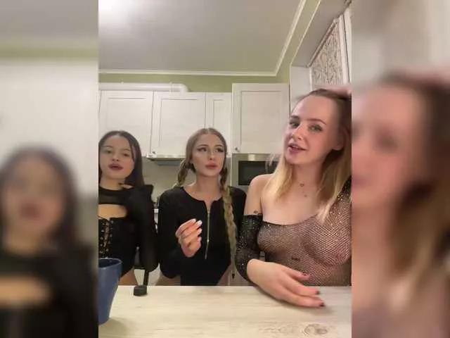 Offline CutieMolly on BongaCams