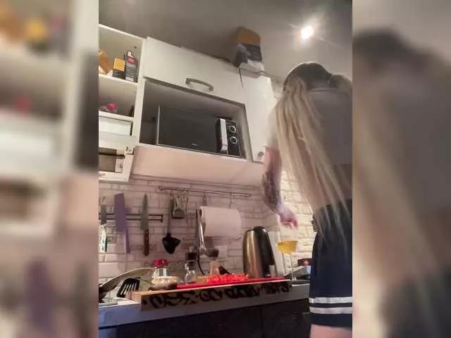 Offline CutieMolly on BongaCams