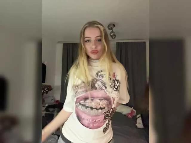 Offline CutieMolly on BongaCams