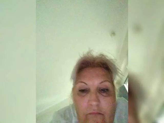 Offline DivineBlond on BongaCams