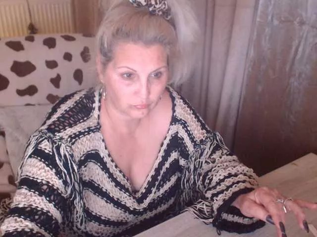 Offline DivineBlond on BongaCams