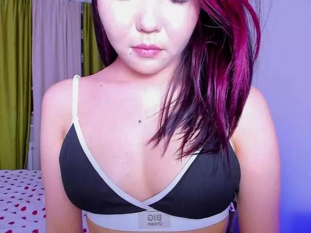 Dollyiaa on BongaCams 