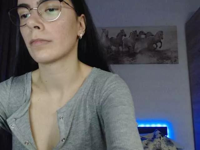 Elinor21 on BongaCams 