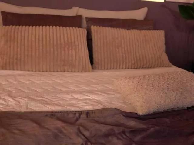 ElleDiane on BongaCams 