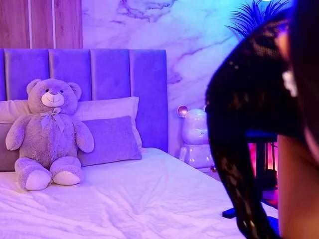 EllyLynn from BongaCams