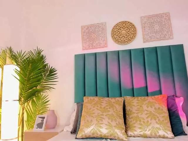 Masturbate to EmaaTaylor, she wants to masturbate for you EmaaTaylor from BongaCams