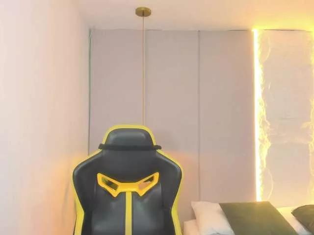 emma-topless on BongaCams 