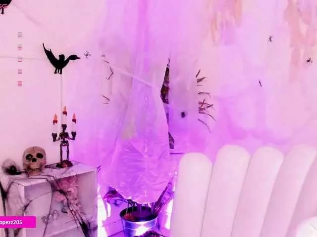 Explore Emylopez, she wants to masturbate for you Emylopez from BongaCams