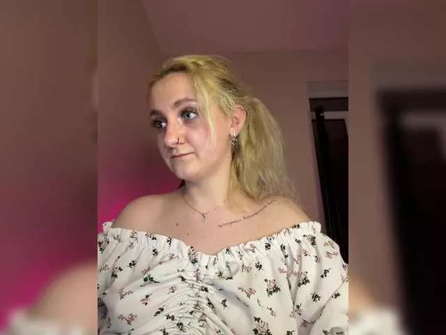 frosty-berry on BongaCams