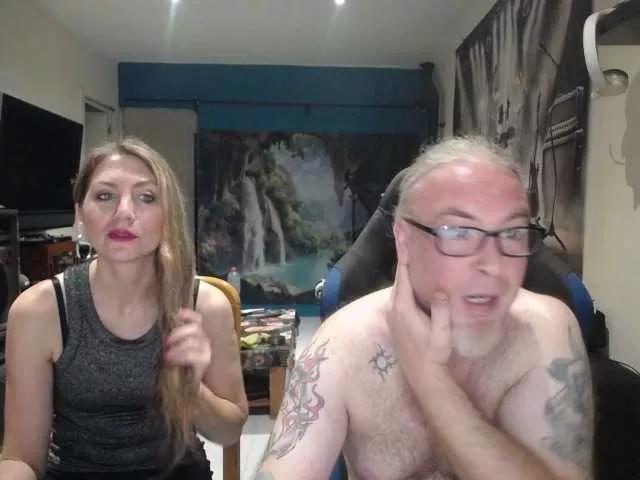 Offline GiselleandJay on BongaCams