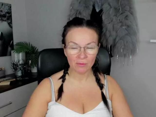 HelenSHOW1 on BongaCams 