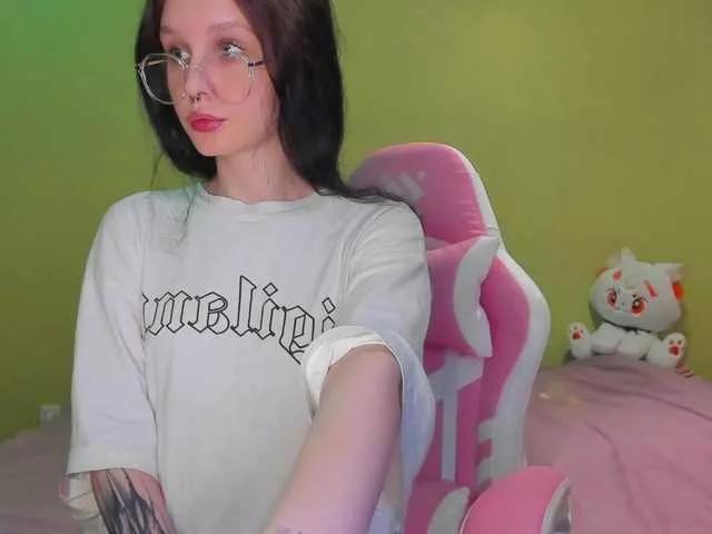 Offline Hi-Kitti on BongaCams