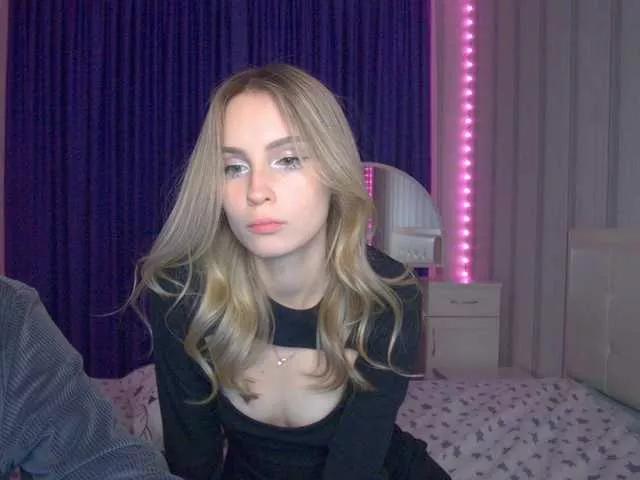 hollyJoys on BongaCams 