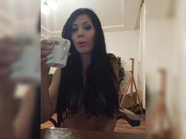 HoneyIamhome on BongaCams 