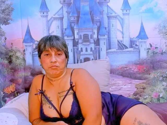 indianroxy on BongaCams 