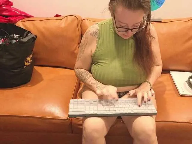 JadeStarUK — Horny Milf Next Door here to chat and play Pussy Play & Squirt @ 1000tks!!! 