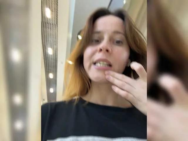 Januaryy on BongaCams