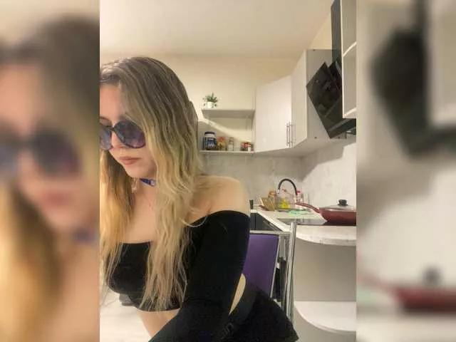 Offline JULIE21 on BongaCams