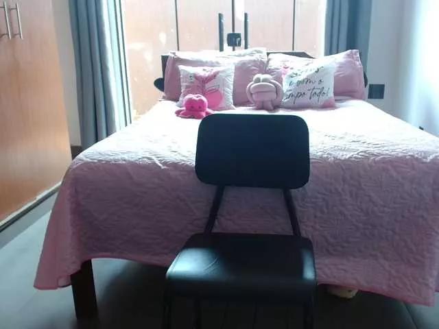 Freechat Jussara-Milf on BongaCams