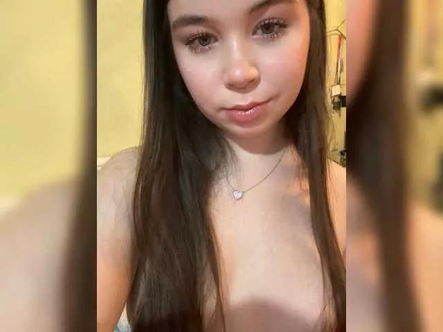 Discover sweet stripper Kikikiraa kikikiraa from BongaCams