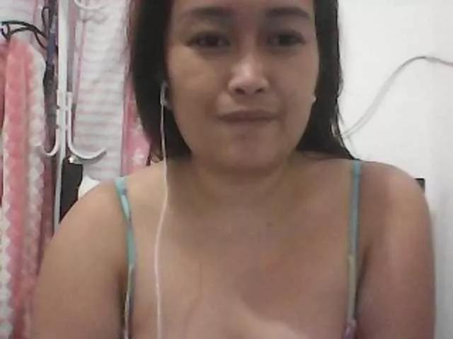 Kissmebabe143 on BongaCams 