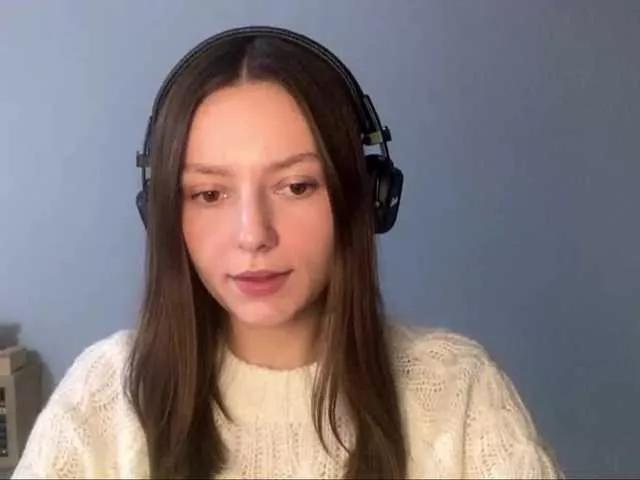 Explore KittieRusu, she wants to masturbate for you KittieRusu from BongaCams