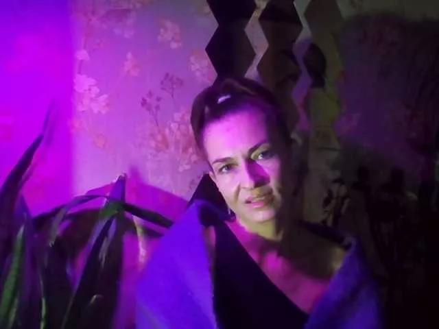 KristinGlow on BongaCams 