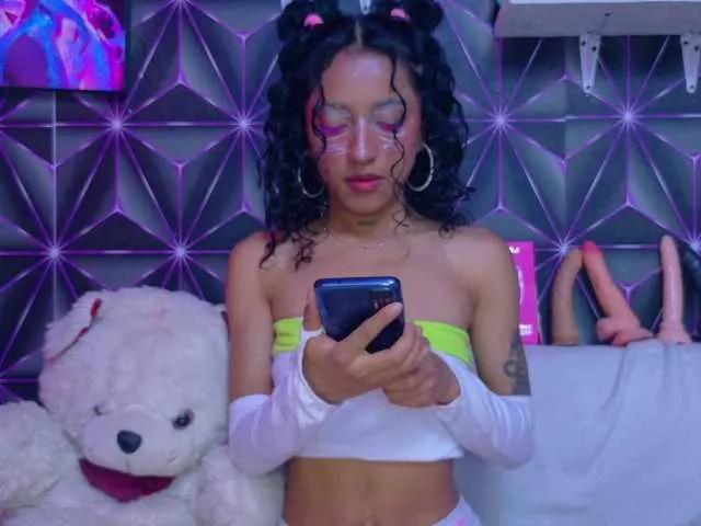 Masturbate to BongaCams's Kyliemoan kyliemoan from BongaCams