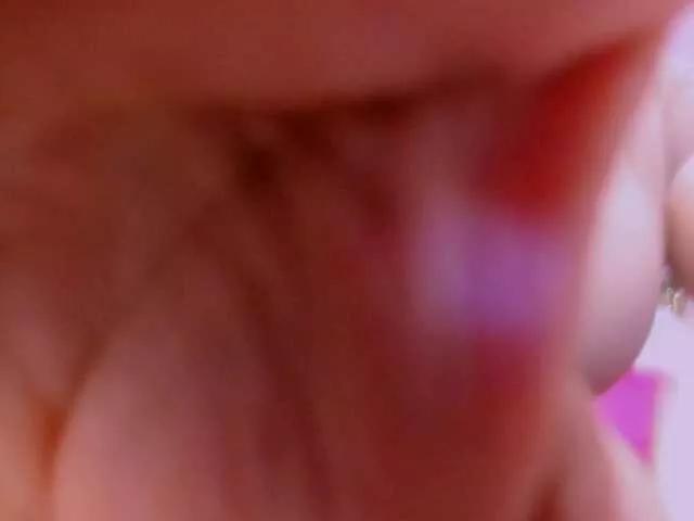 Offline latinvalery on BongaCams