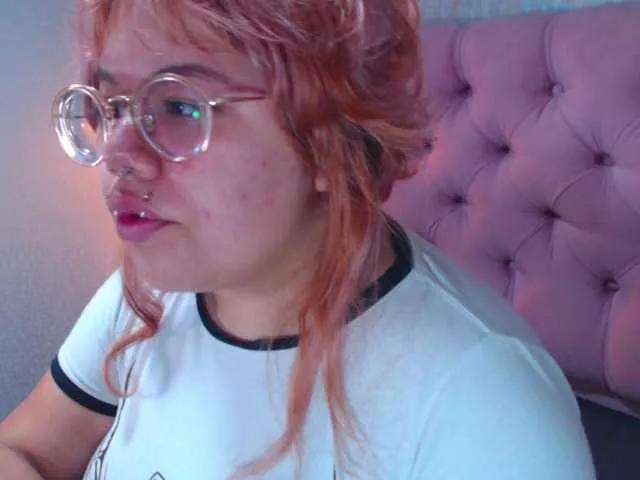 LazyCinna on BongaCams