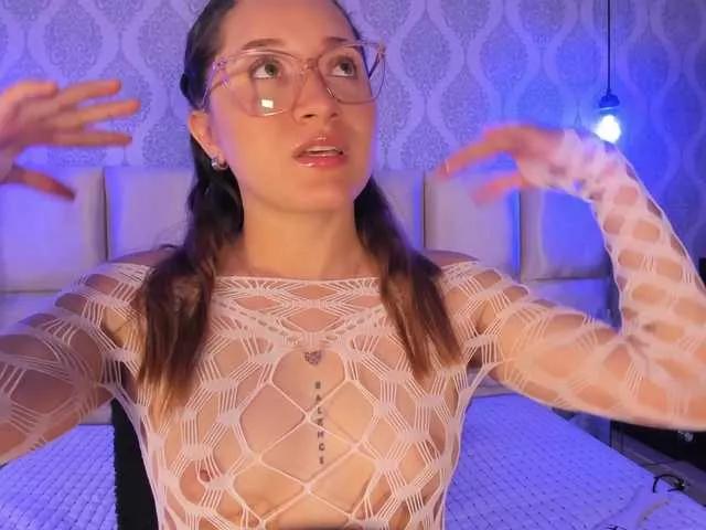 Checkout LeiahBlonde, she wants to masturbate for you LeiahBlonde from BongaCams