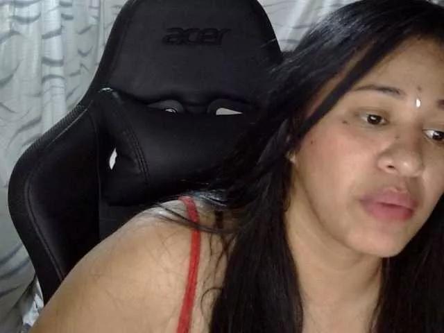 Letty33 on BongaCams 